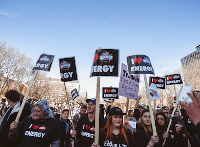 Geopolitical tensions energy crisis visualization showing economic impact